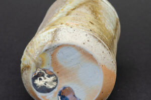 Bottle vase, raw clay porcelain, precious metal addition