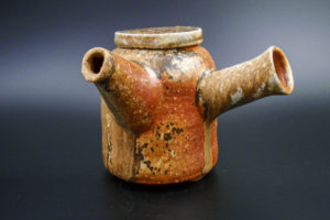 Teapot with side handle