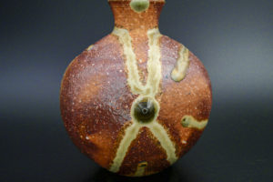 Globe vase (front view), glaze drops (bi doro)
